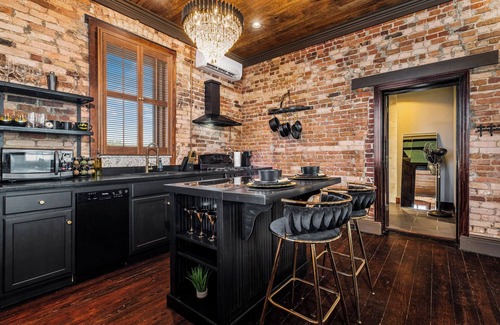 Downtown Apartment | Gotham by Knight. Historic Downtown Loft