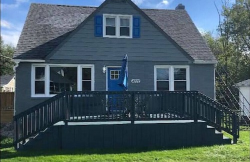 Geneva-on-the-Lake House | GOTL Coastal Cottage- Sunset Vacation Rentals