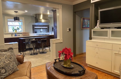 Lafayette House | Gourmet Guesthouse & Office 1-3 People