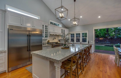 Windsor House | Gourmet Kitchen in Wine Country w/Hot Tub + Office