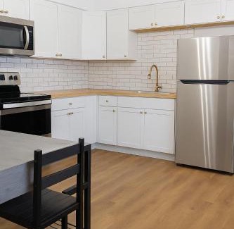 Clarksville House | Governors' Cozy Downtown Cottage