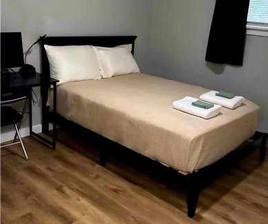 Clarksville House | Governors' Cozy Downtown Cottage