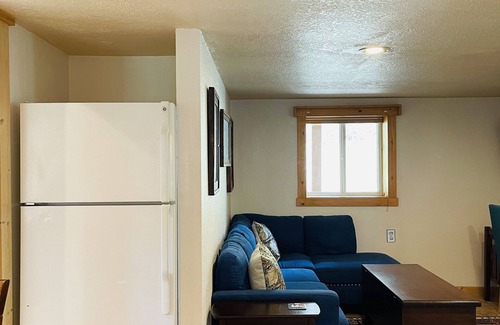 Lake City Apartment | Gowdy Suite 1, King Bed, Hot Tub, Screened Porch, Free wifi.