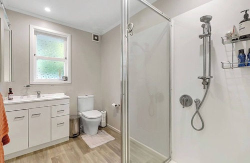 Otaki House | Grace Whenua Chalets (up to 20 ppl)