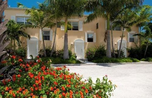 Grace Bay Apartment | GRACEBAY TOWNHOMES B3, 5 minutes walk to gracebay beach