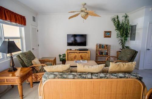 Grace Bay Apartment | GRACEBAY TOWNHOMES B3, 5 minutes walk to gracebay beach