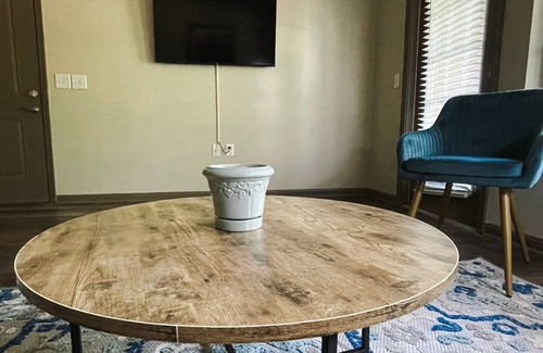 Ferndale Apartment | Graceful 1BD/1BA w/Balcony + Gym - Little Rock