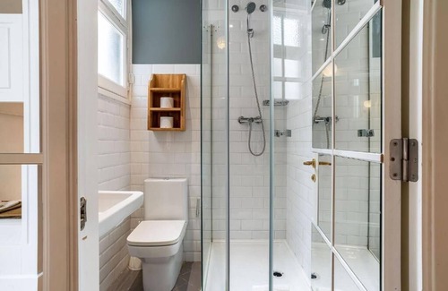 la Vila de Gracia Hotel | Gracia House - Private bedrooms with ensuite bathrooms! Perfect for big groups!