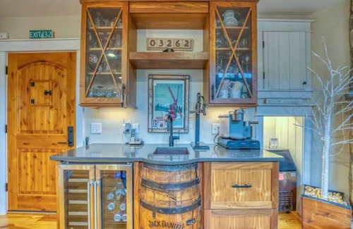 North Woodstock House | “Gracie Mansion” 4 Bed 3.5 Bath near New Loon Mtn