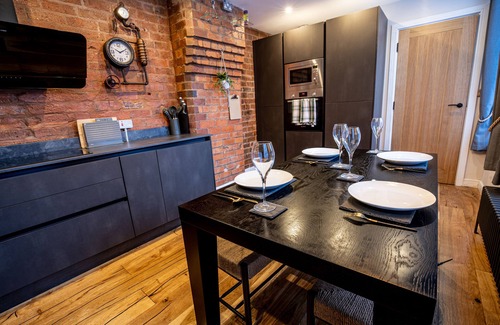 Birmingham City Centre House | Grade 2 Mews Luxury, Industrial 3 BR House with FIREPLACE