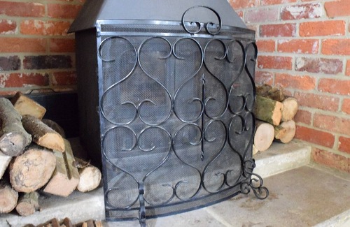 Newport Cottage | Grade II conversion, garden, close to sea Brighstone Isle of Wight