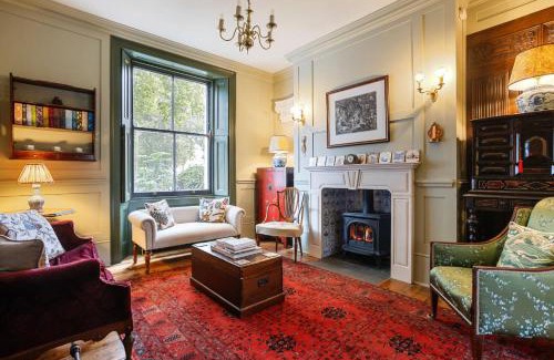 Bow House | Grade II Georgian Luxury Family Home 4-min walk to station