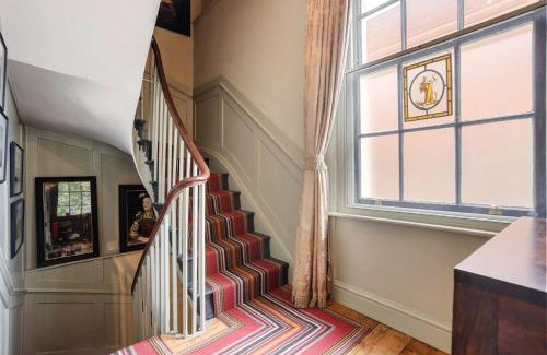 Bow House | Grade II Georgian Luxury Family Home 4-min walk to station