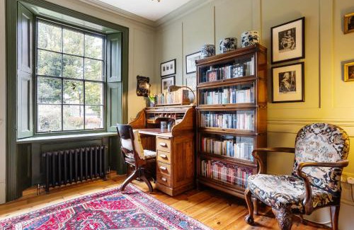 Bow House | Grade II Georgian Luxury Family Home 4-min walk to station