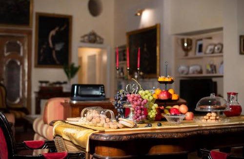 Historic Center Bed & Breakfast | Gran Suite Piazza Maggiore - T&T communications