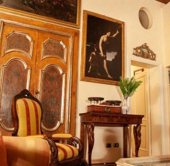 Historic Center Bed & Breakfast | Gran Suite Piazza Maggiore - T&T communications