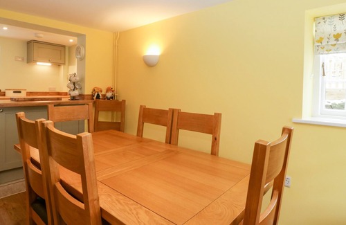 Warminster Cottage | GRANARY COTTAGE, family friendly, with open fire in Warminster