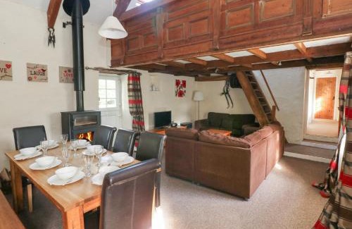 Llys Y Fran House | Granary Cottage