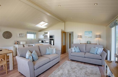 Castle Douglas Cottage | Granary Lodge - a lodge that sleeps 6 guests in 3 bedrooms