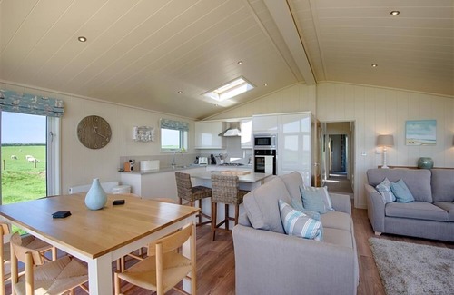 Castle Douglas Cottage | Granary Lodge - a lodge that sleeps 6 guests in 3 bedrooms