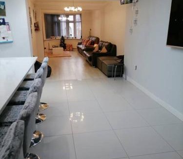 Chadwell House | Grand 4 Bed 3 Bath House Chadwell Heath, Romford, London