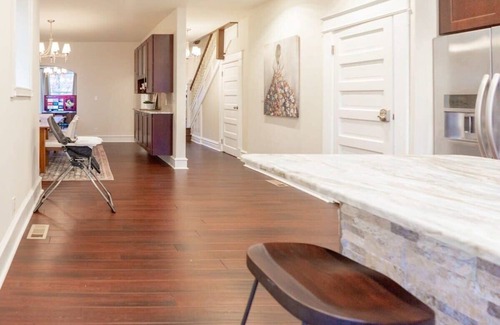 Central West End House | Grand 5BR in the Heart of the CWE/ABODEbucks