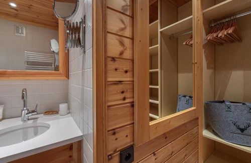 Val-d'Isere Apartment | Grand appartement à Val-d'Isère : 4 pièces, 95m², 7 pers, balcons, parking, exposé Sud-Est - FR-1-567-4