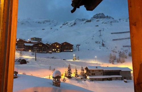 Le Lavachet Apartment | Grand Chalet - Appartement 5pax au pied des pistes - parking - skiroom - cheminée décorative- balcons