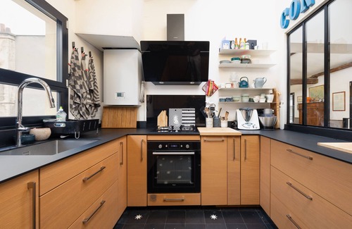 Saint-Vincent-de-Paul Apartment | Grand Duplex Familial Comme une Maison à Paris! Balcon Paysager, Coeur du 9eme