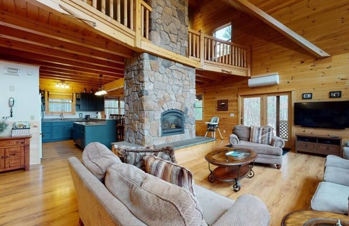 Jay House | Grand Ebs View Lodge, Ultimate Log Luxury, Stunning Views, Hot Tub & Sauna, EV Charger, 3D Tour