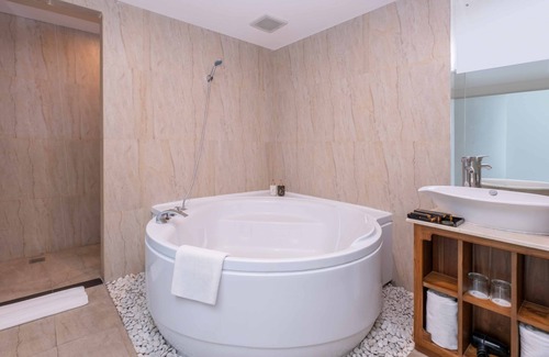 Semarang Hotel | Grand Edge Hotel Semarang