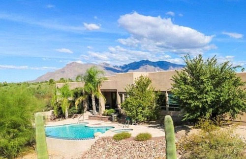 Casas Adobes House | Grand estate, salt pool and spa, spacious privacy, sweeping views