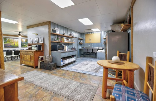 Mount Pleasant Cabin | Grand Family Lodge Sleeps 30*Events allowed dry camping, youth groups, corporate