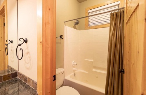 Upper Moonridge House | Grand Forest Lodge-1884 by Big Bear Vacations