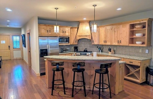 Government Camp House | Grand Lodge 3 at the Official Collins Lake Resort