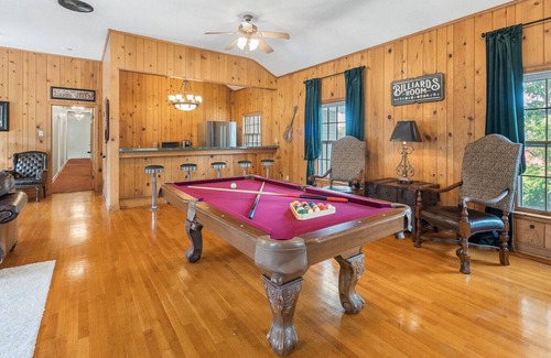 Fort Smith Apartment | Grand Mansion-Magnolia suite