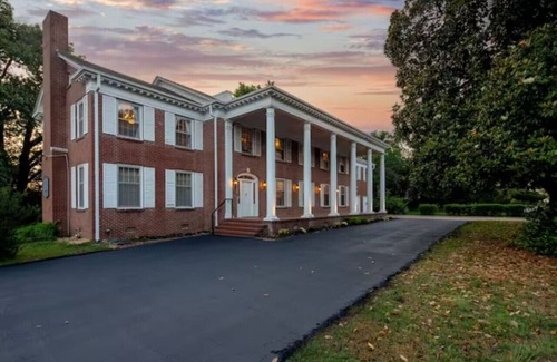 Fort Smith Apartment | Grand Mansion-Magnolia suite