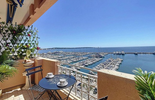 Golfe Juan Apartment | Grand Palais - 4 couchages - 1mezzanine - Vue mer