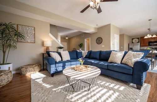 Westfield House | Grand Park minutes away sleeps 13
