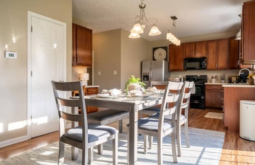 Westfield House | Grand Park minutes away sleeps 13