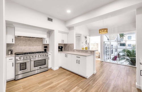 Old Northwood House | Grand Residence | Heated Pool | Beach Proximity | Emerald Key | RESlDENCES