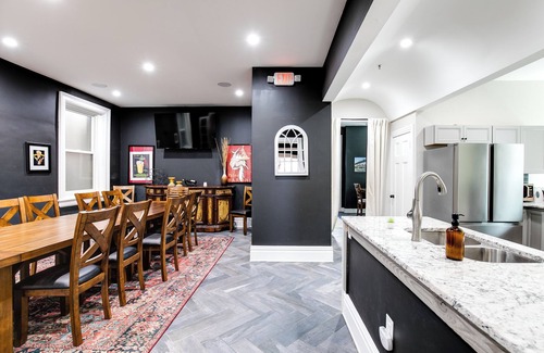 Museum District House | Grand Retreat with VMFA Views + Large Groups