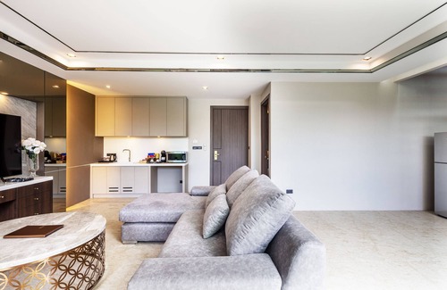 Phlabphla Hotel | Grand Sala Thai