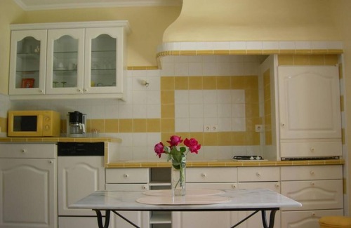 Carnoux-en-Provence Apartment | Grand studio "Cassis Calanques" with Garden & Pool