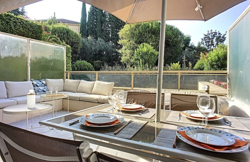 Prado - Republique Apartment | Grand Studio Avec Terrasse Privative et Magnifique Piscine