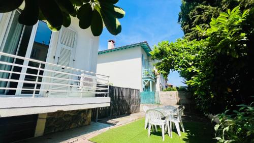 La Madeleine Apartment | Grand studio dans villa - Emplacement unique - Proche mer - Clim - Grande Terrasse