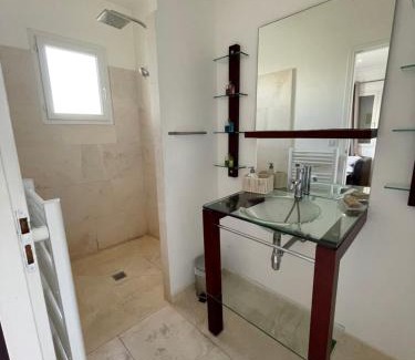 Ensues-la-Redonne Bed & Breakfast | Grand Studio "Figuières" - Domaine Ciel et Mer