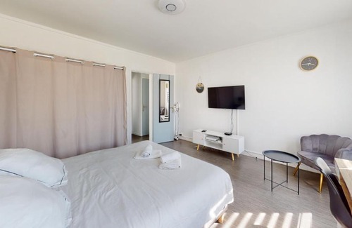 Anatole France Danton Apartment | Grand studio hypercentre - proche plage & gare
