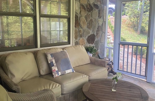 Lakemont House | Grand Times on Lake Rabun