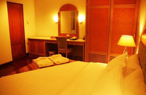 Phaya Thai Hotel | Grand Tower Inn Rama 6